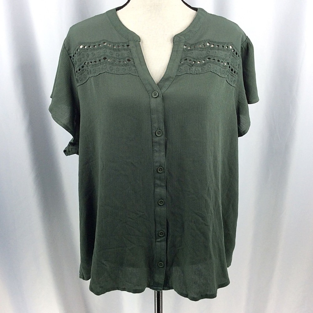 NWT Maurices Women's Top Size XXL Olive Green Eyelet Button Down Cap Sleeve